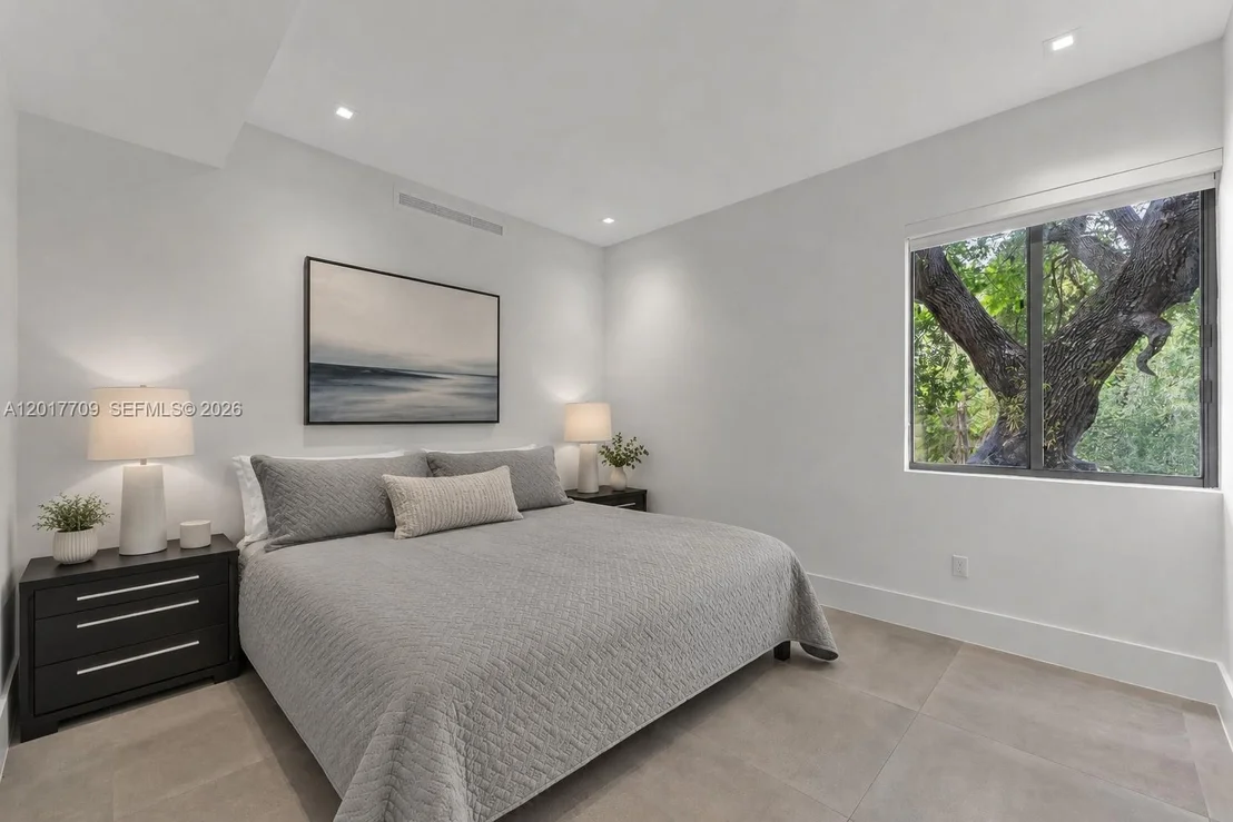Photo of 10 Samana Dr