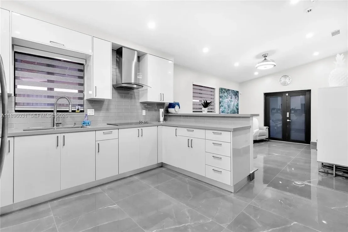 Photo of 3118 W 71st Pl