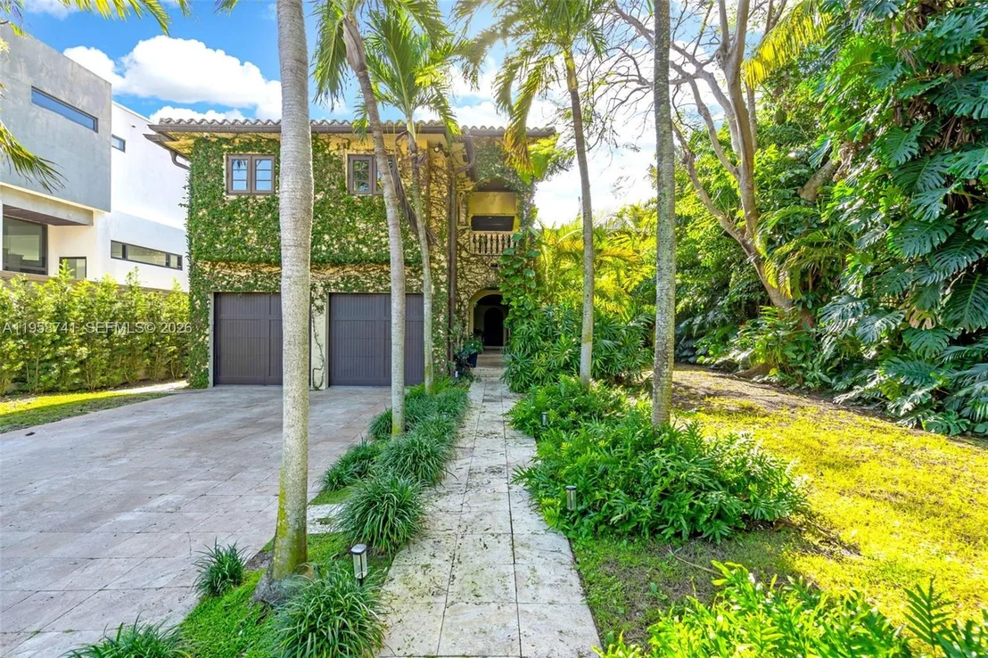 Photo of 1398 Bay Dr