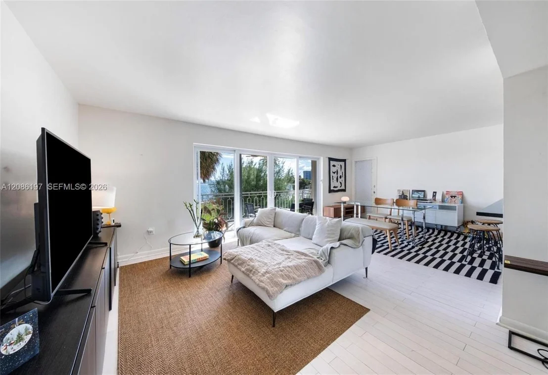 Photo of Unit 2D at 11111 Biscayne