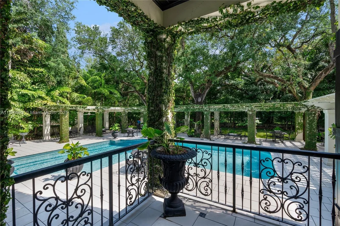 Photo of 612 Sunset Dr