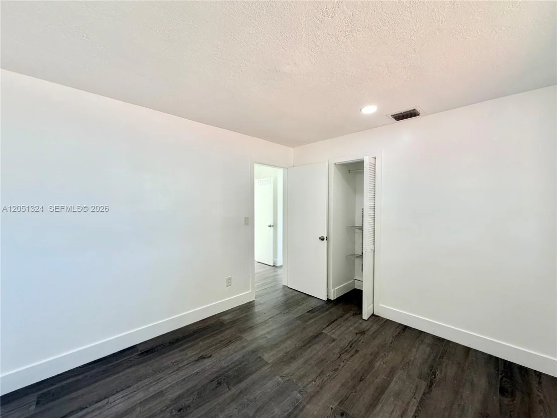 Photo of 685 SE Park Dr