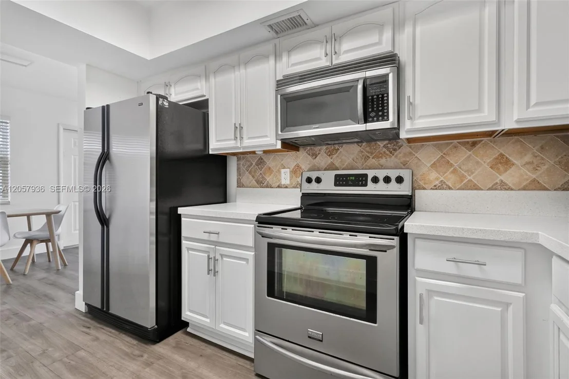 Photo of Unit 310 at 2100 Diana Dr