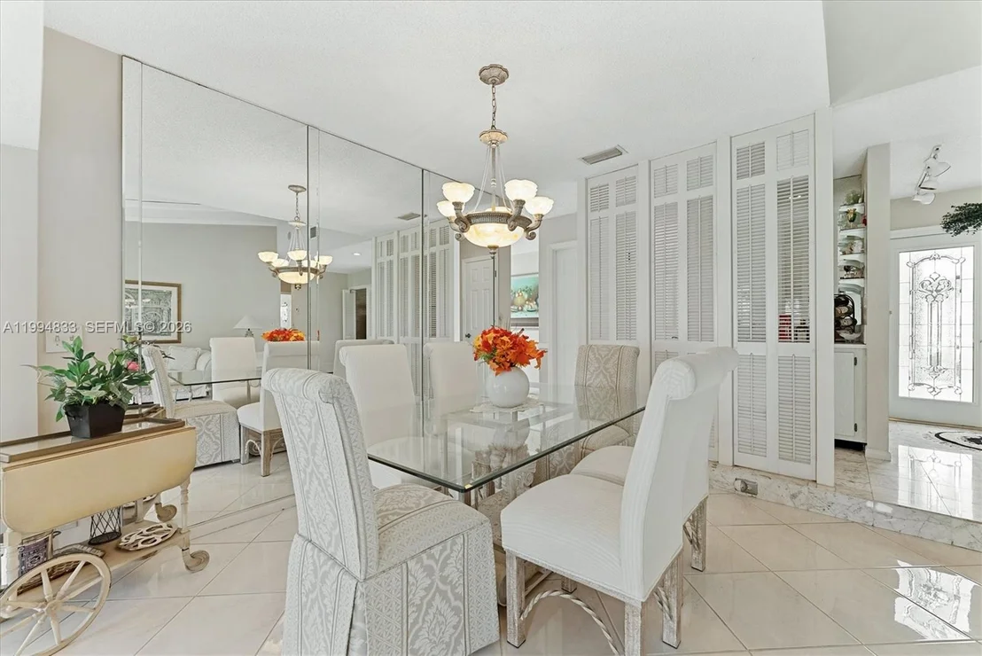 Photo of 5669 Pinecrest Cir