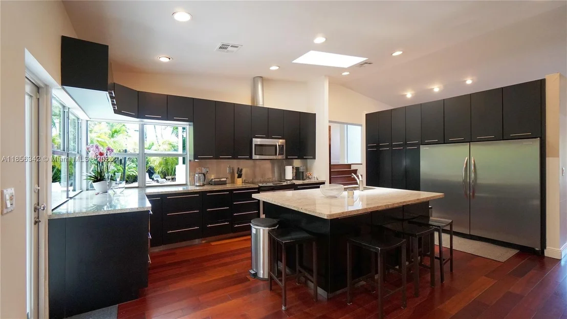 Photo of 691 Ridgewood Rd