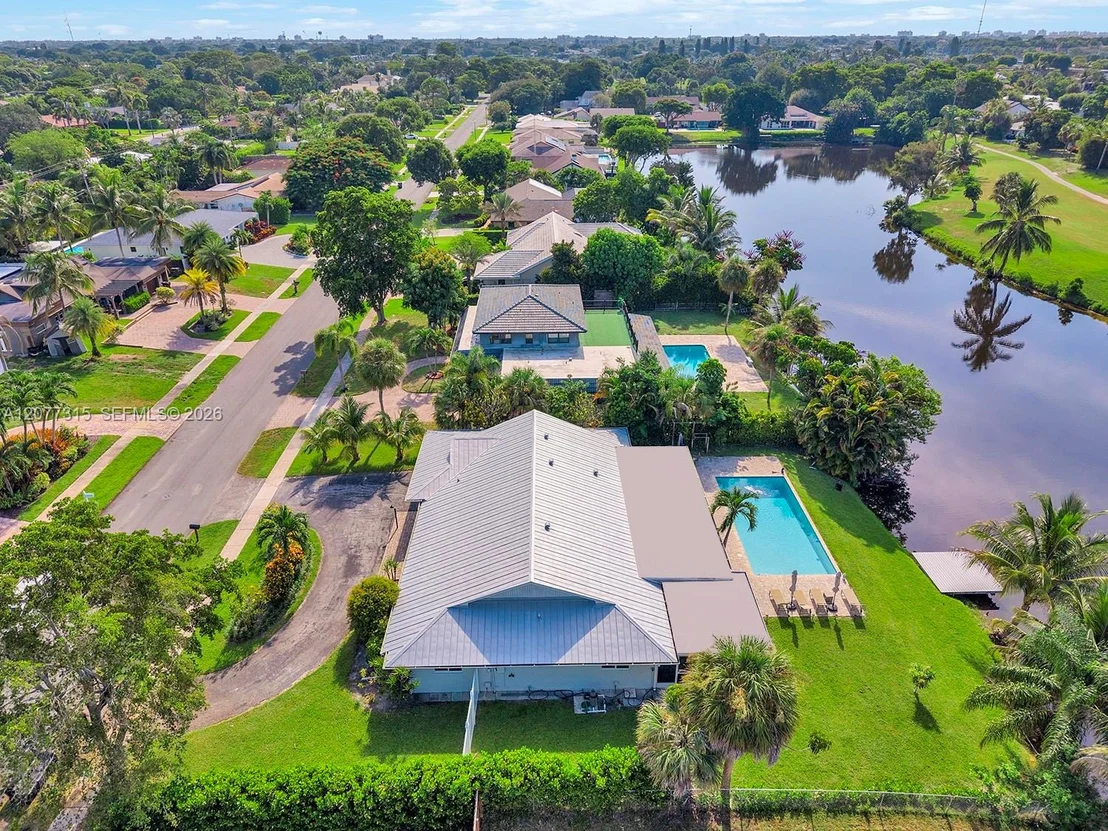 Photo of 3324 Lakeview Blvd