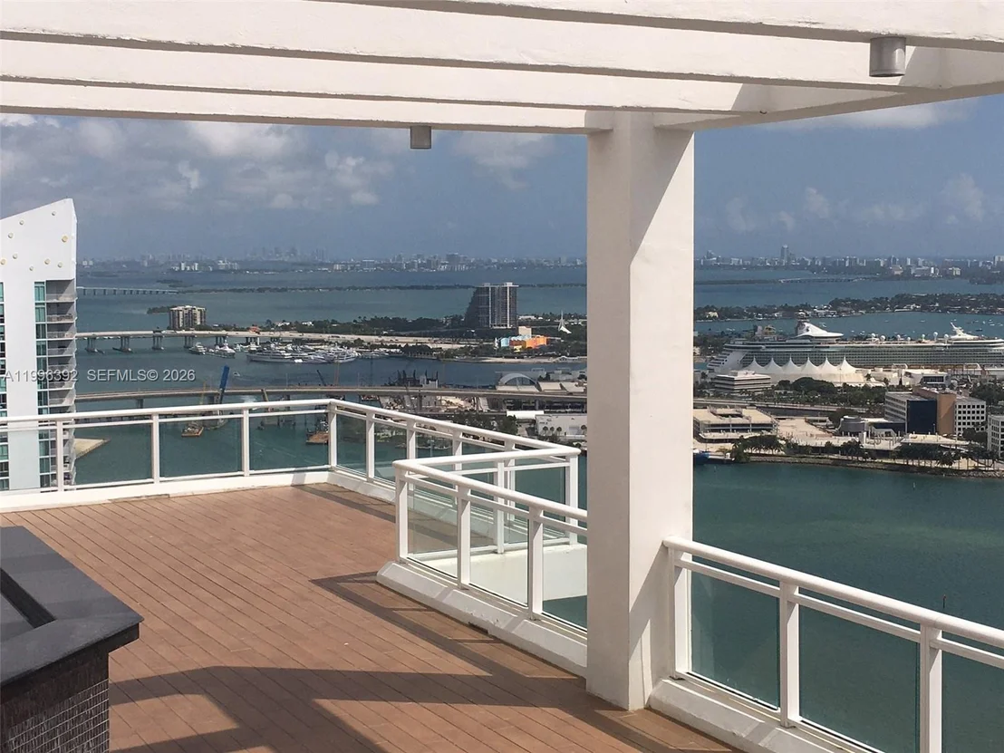 Photo of Unit PH3403 at 900 Brickell Key Blvd