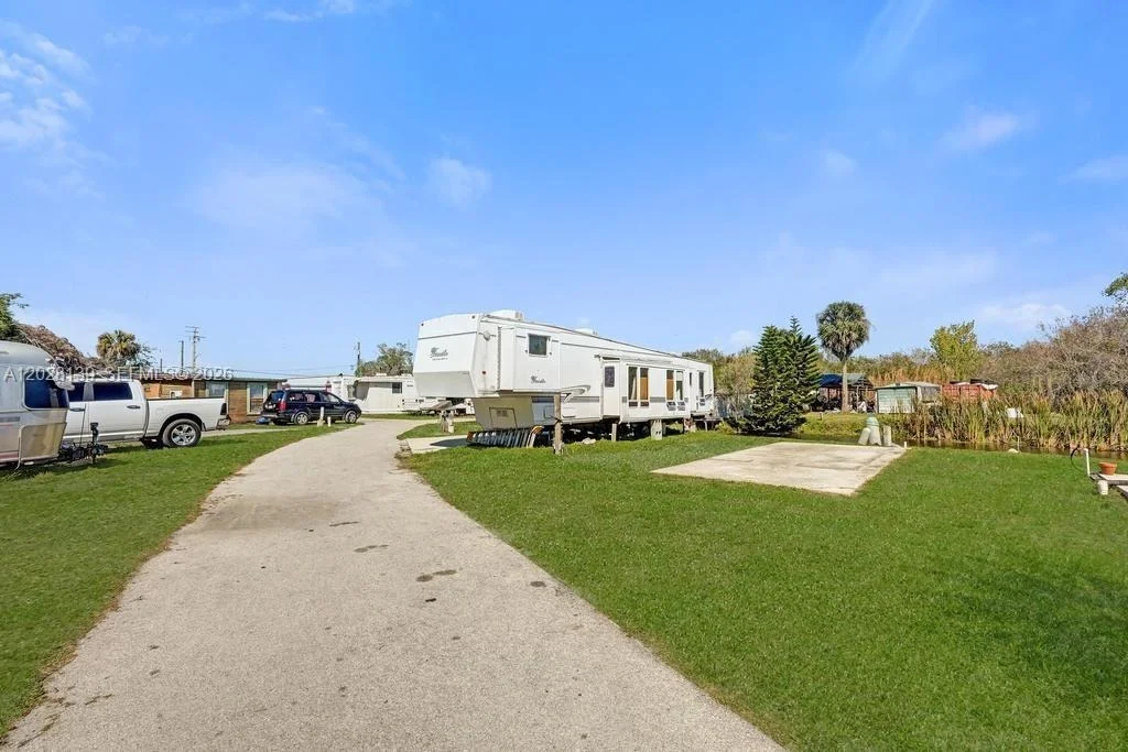 Photo of Unit 10 at 1421 NE US Highway 441