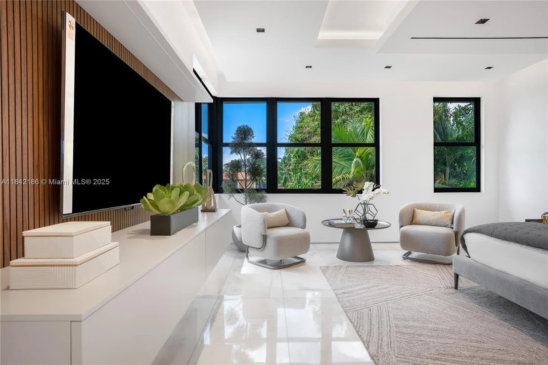 Photo of 4241 Palm Ln