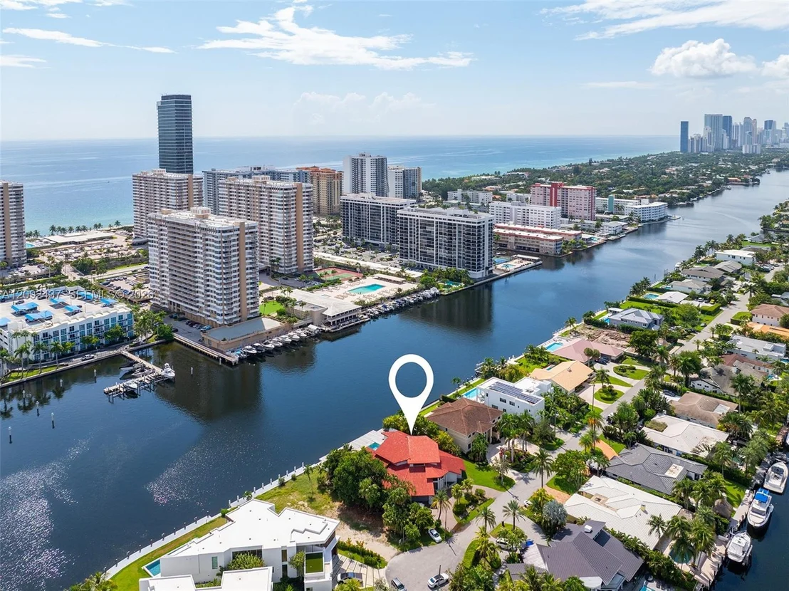 Photo of 507 Palm Dr