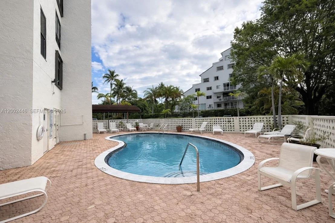Photo of Unit 3C at 77 Crandon Blvd