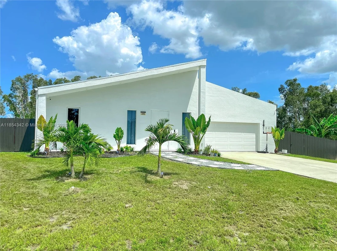 Photo of 395 Pace Avenue