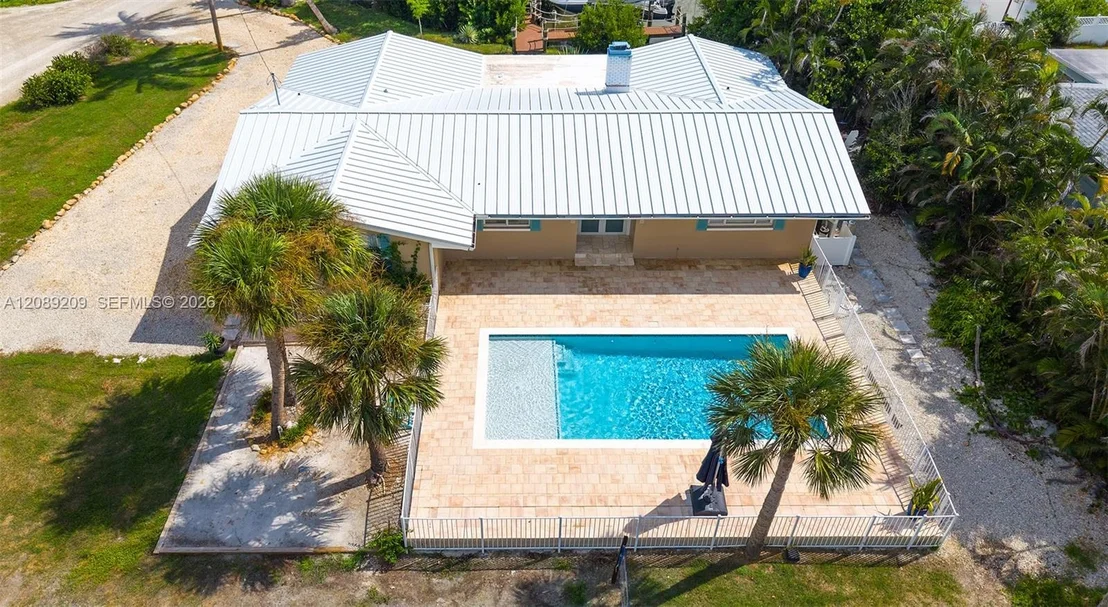 Photo of 5885 Pine Tree
