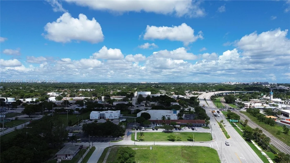 Photo of 237 S Dixie Hwy