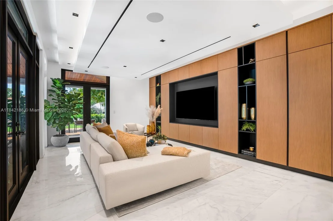 Photo of 4241 Palm Ln