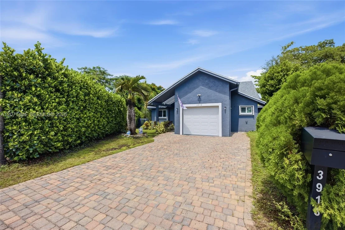 Photo of 3913 NW 72nd Ln