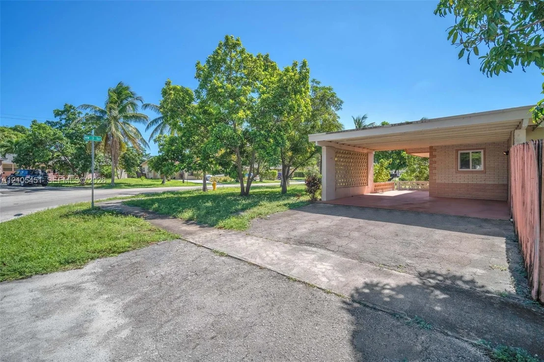 Photo of 4071 NW 3rd Ter