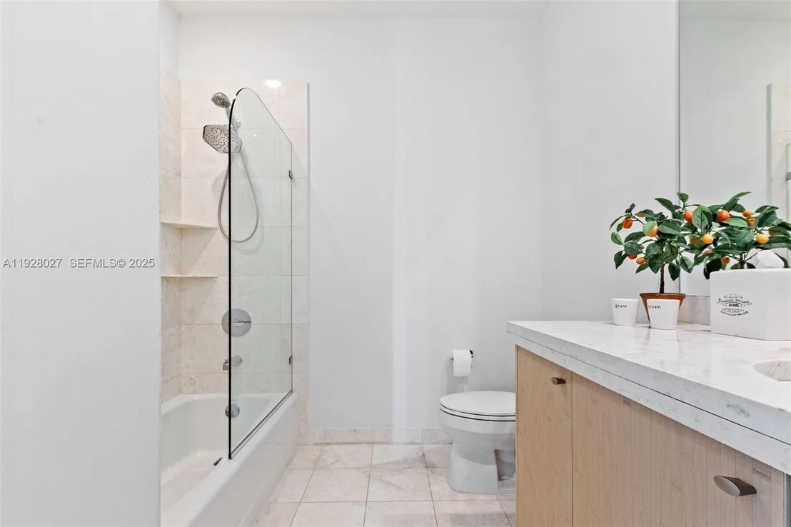 Photo of Unit 2002 at 900 Brickell Key Blvd