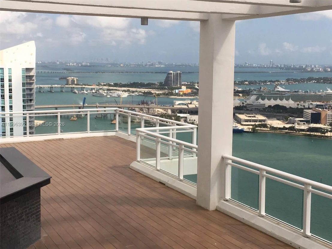 Photo of Unit PH3403 at 900 Brickell Key Blvd