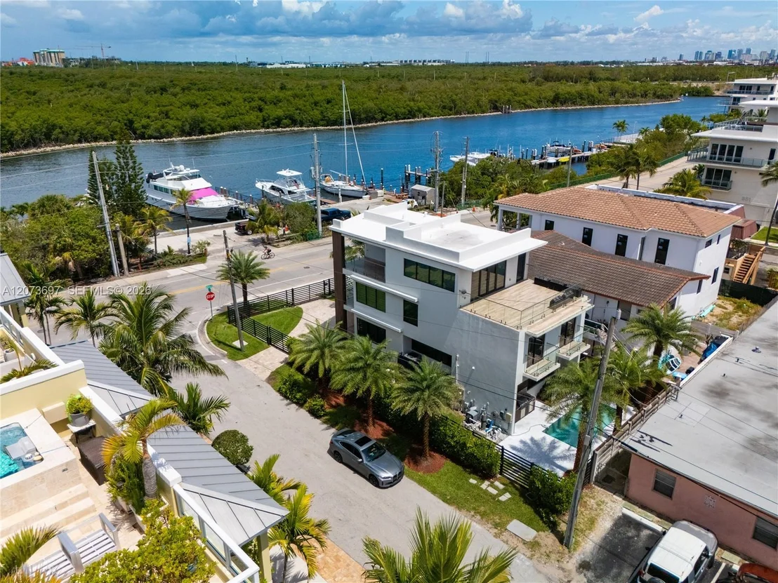 Photo of 5601 N Ocean Dr