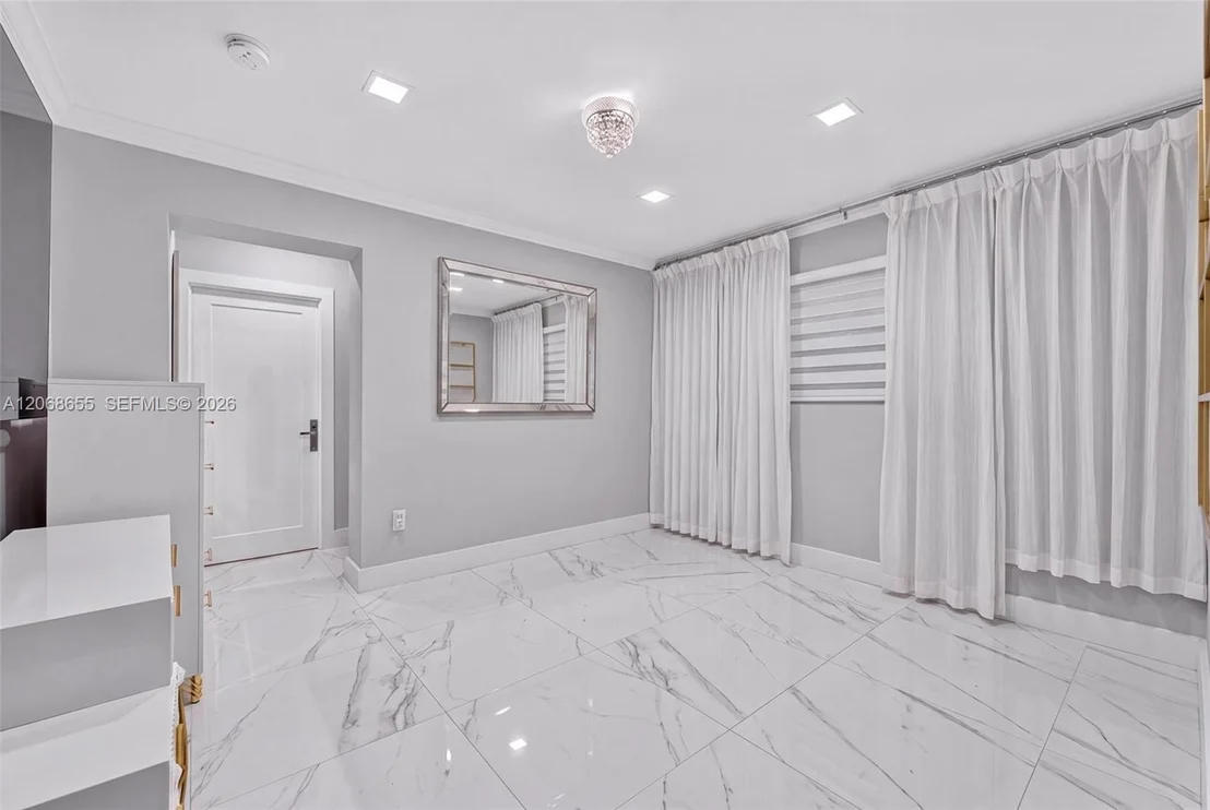 Photo of 700 W 51st Pl