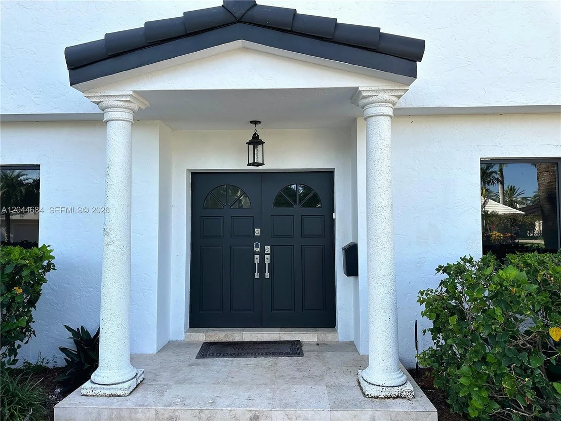 Photo of 2445 SE 8th St