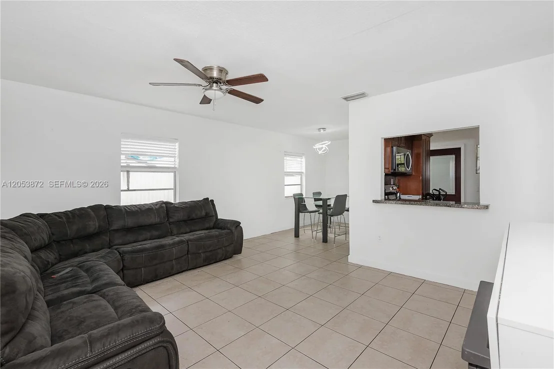 Photo of 681 NE 1st Pl