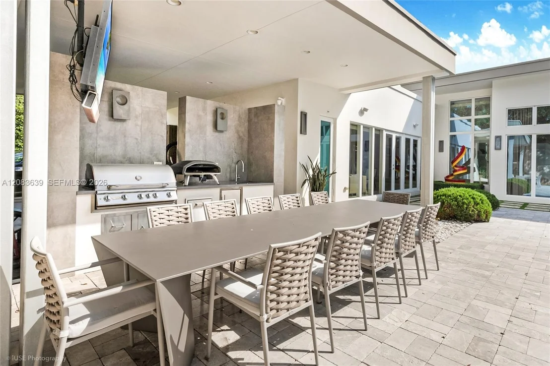 Photo of 137 W Shore Dr