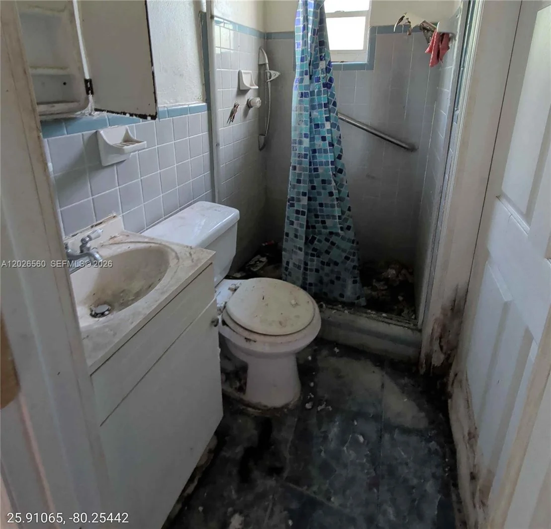 Photo of 820 Curtiss Dr