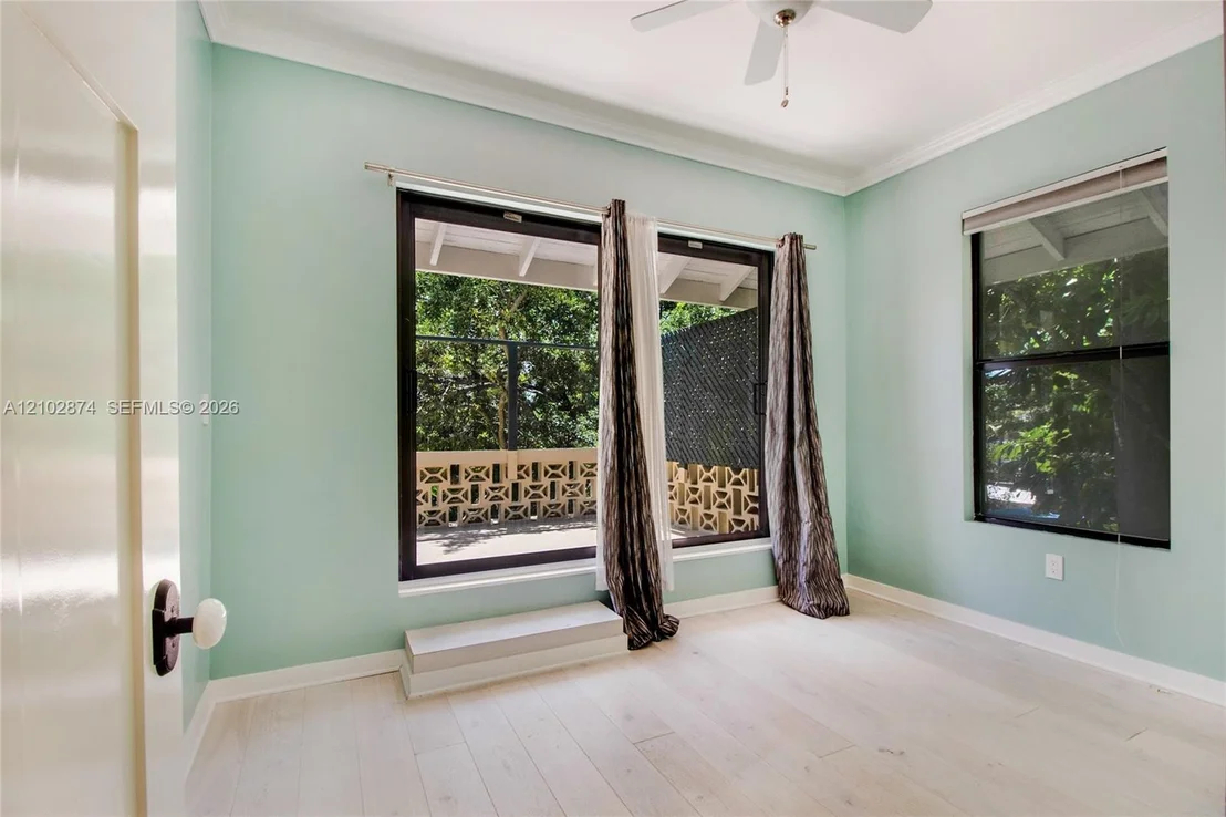 Photo of 668 NW North River Dr