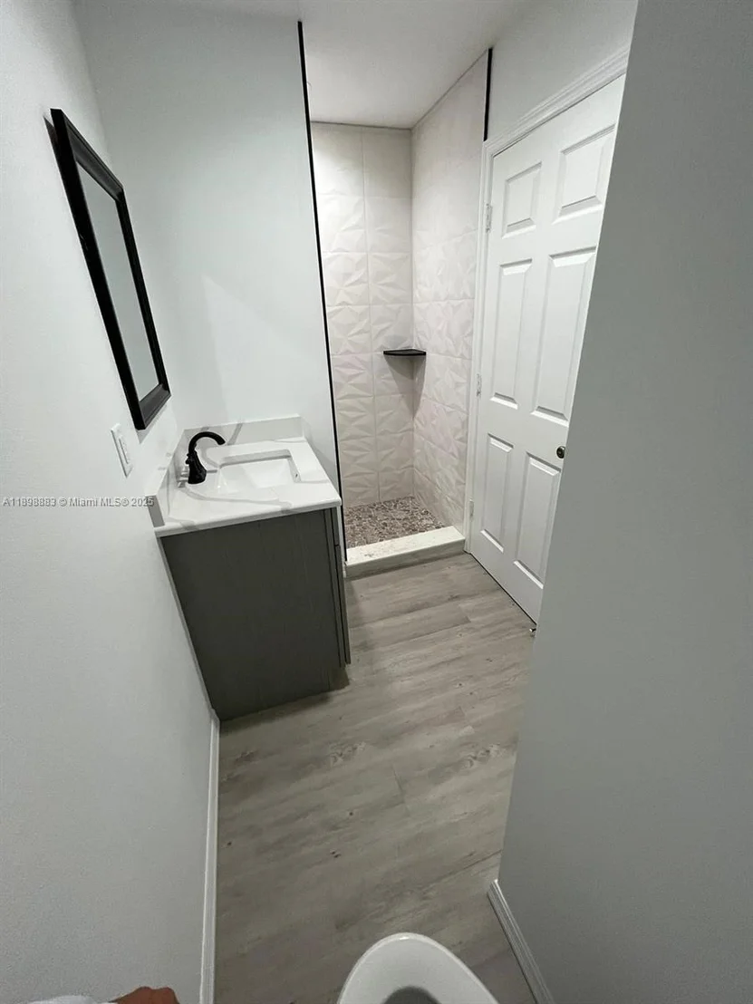 Photo of 5218 SE 43 St