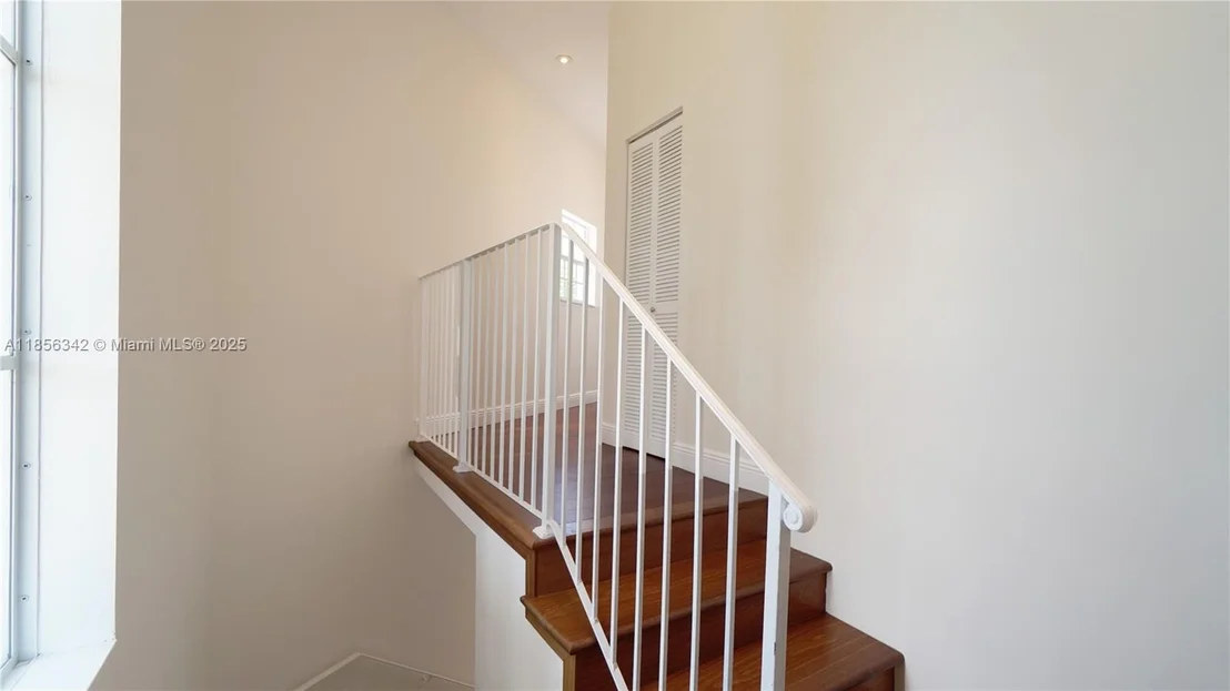 Photo of 691 Ridgewood Rd