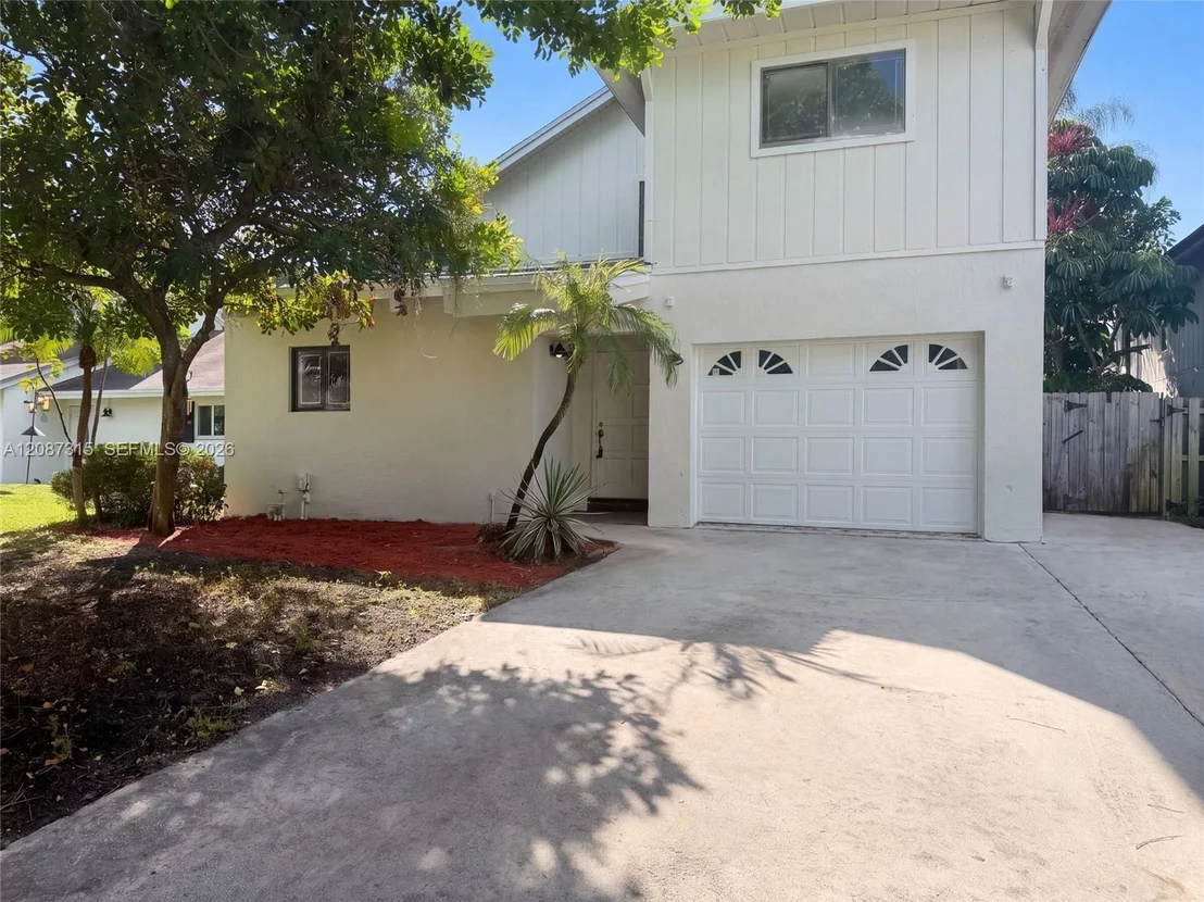 Photo of 2496 Douglas Ave