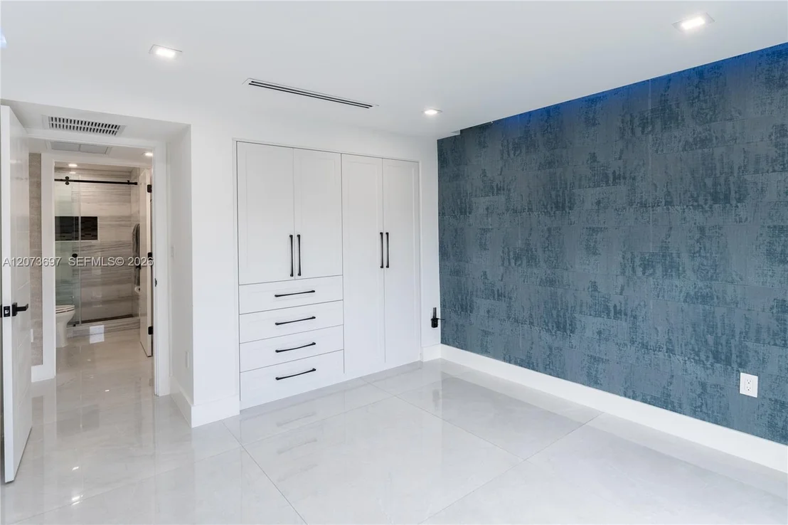 Photo of 5601 N Ocean Dr