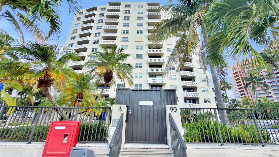 Photo of Unit PH10 at 90 Edgewater Dr