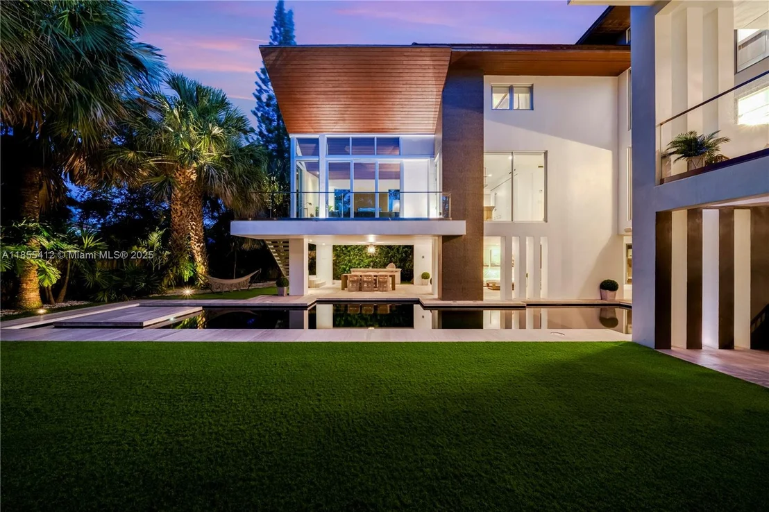 Photo of 545 SABAL PALM