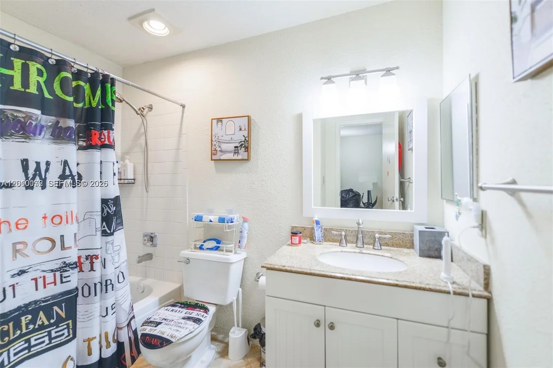 Photo of Unit 735 at 875 Riverside Dr