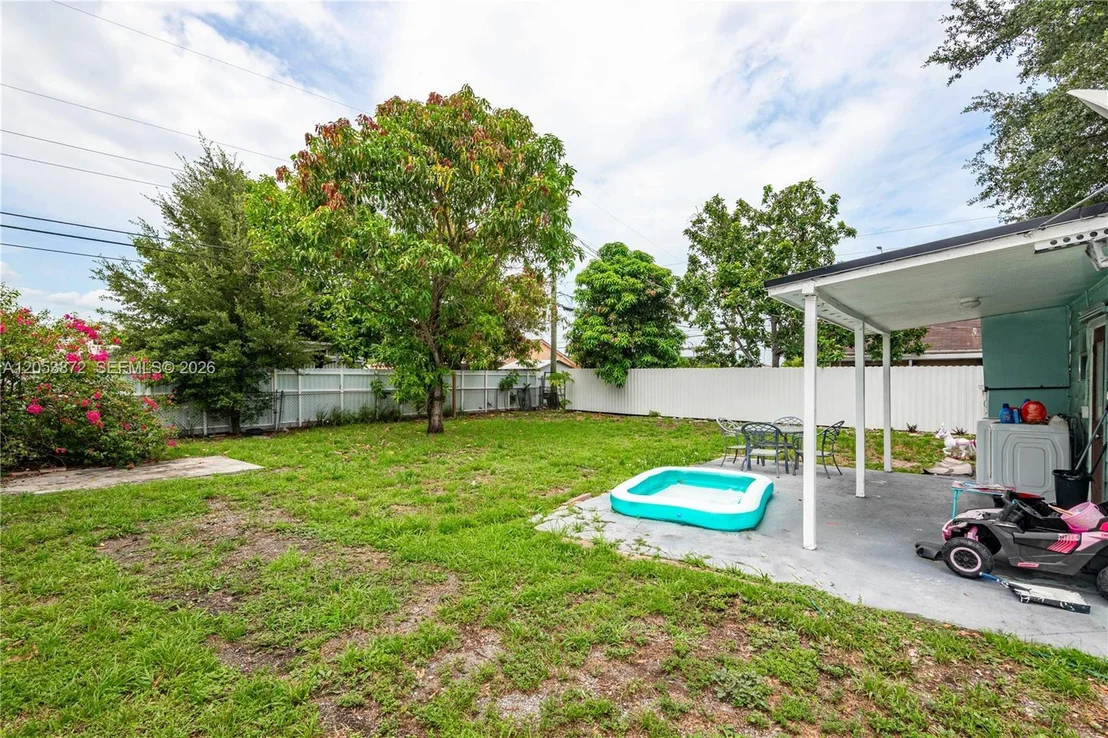 Photo of 681 NE 1st Pl