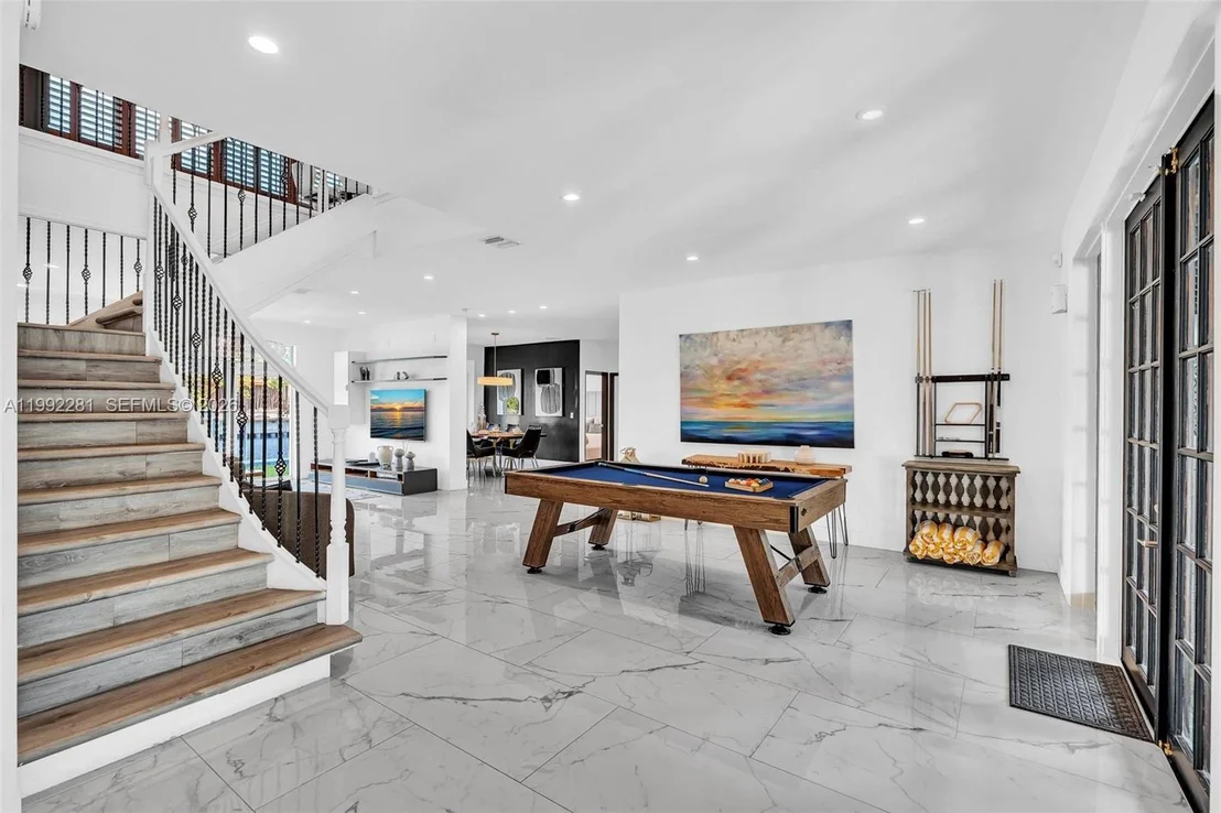 Photo of 472 Sunset Dr