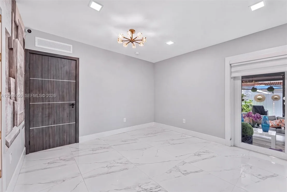 Photo of 700 W 51st Pl