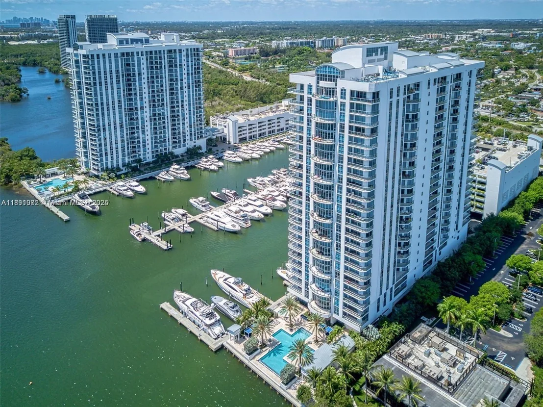Photo of Unit 708 at 17301 Biscayne Blvd