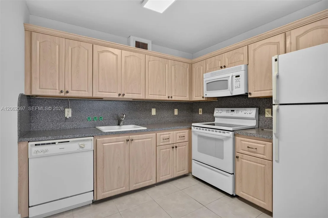 Photo of Unit D2 at 1903 Bermuda Cir