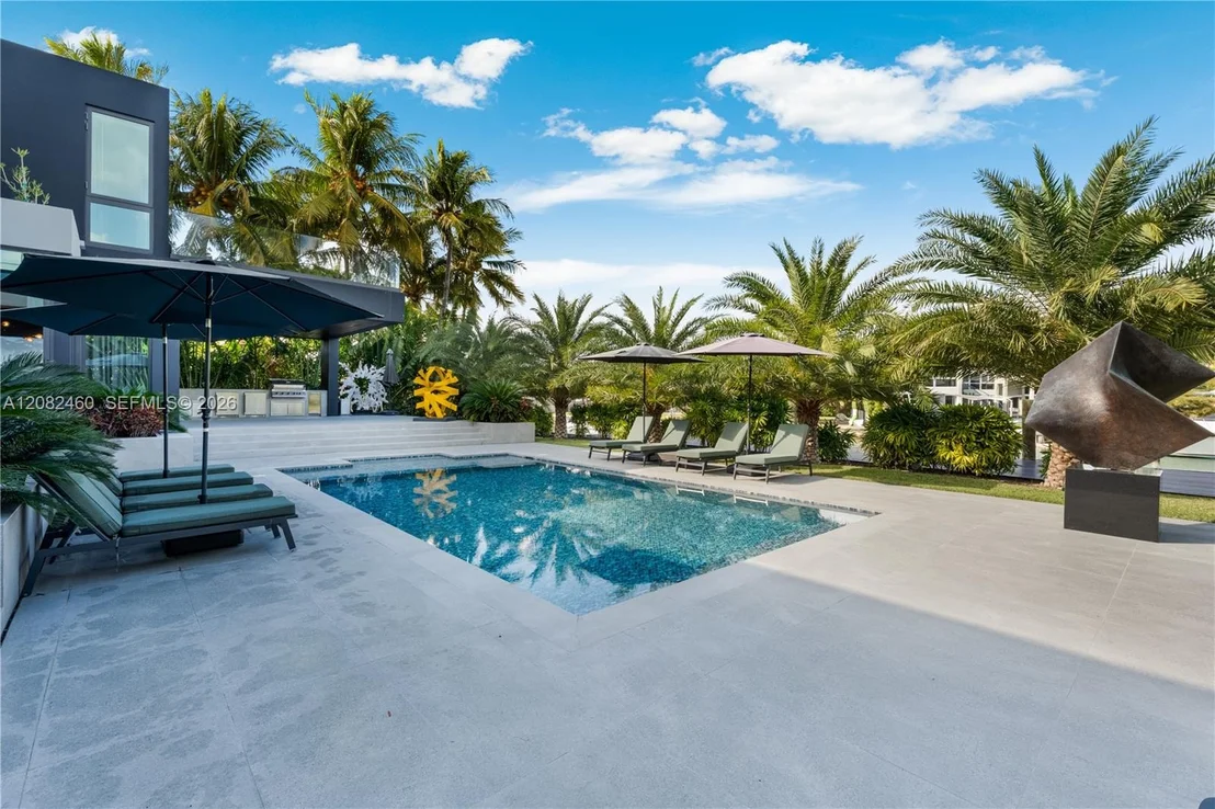 Photo of 131 Cape Florida Dr