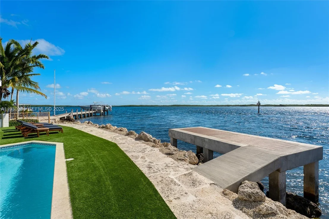 Photo of 180 Pompano Dr