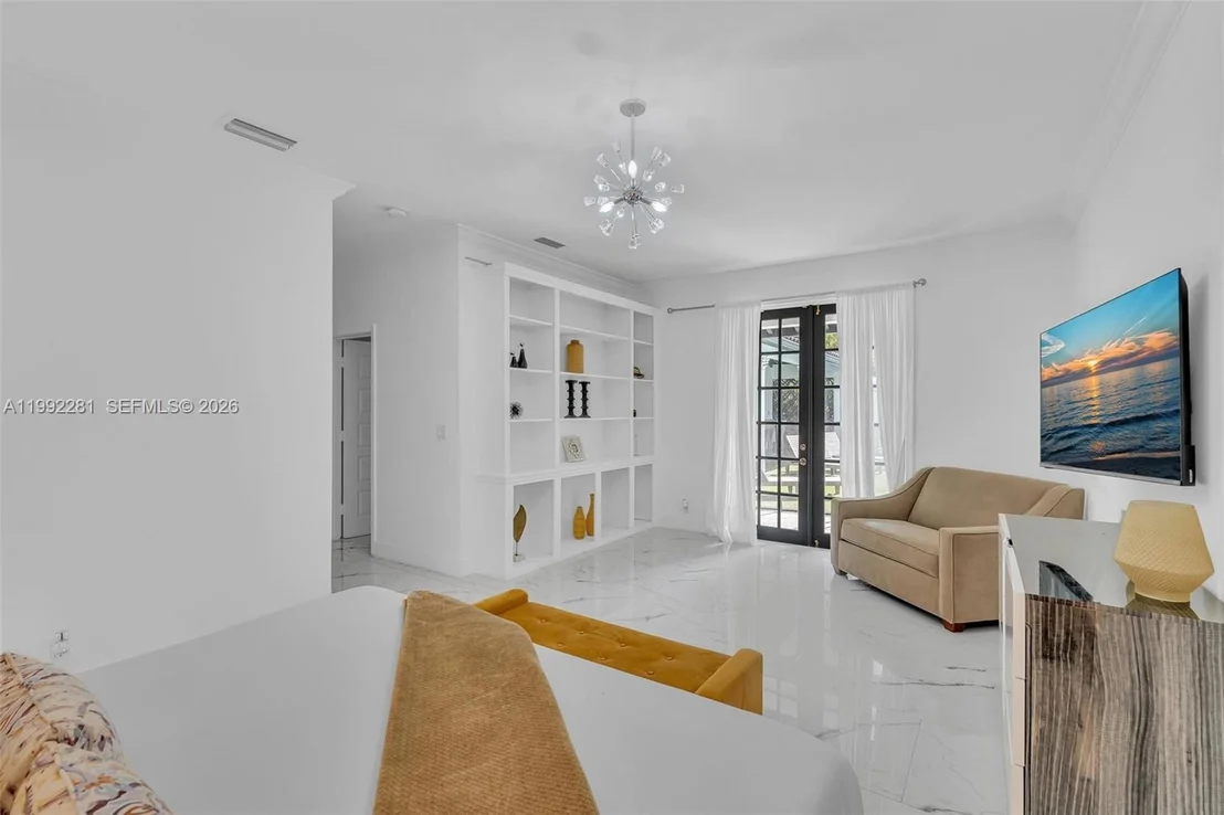 Photo of 472 Sunset Dr