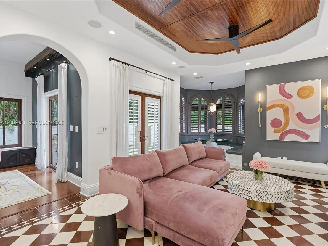 Photo of 421 Sarto Ave