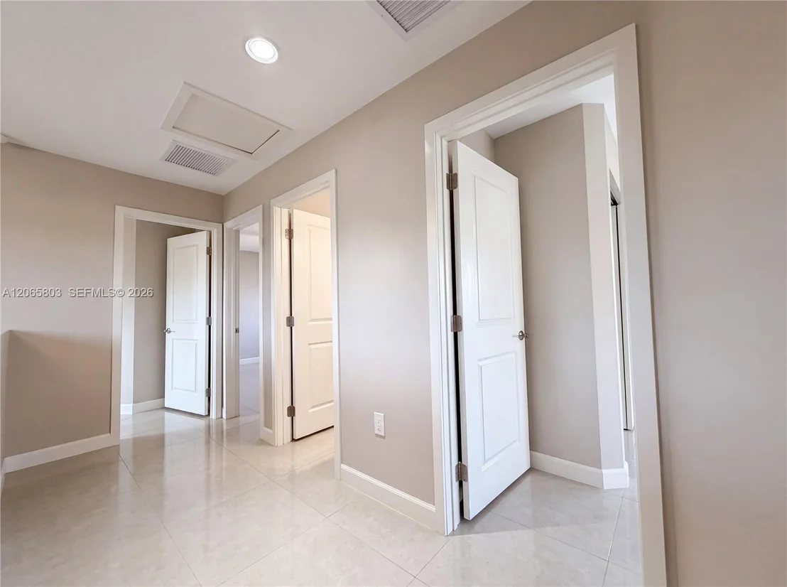 Photo of 17 Lakeview Dr
