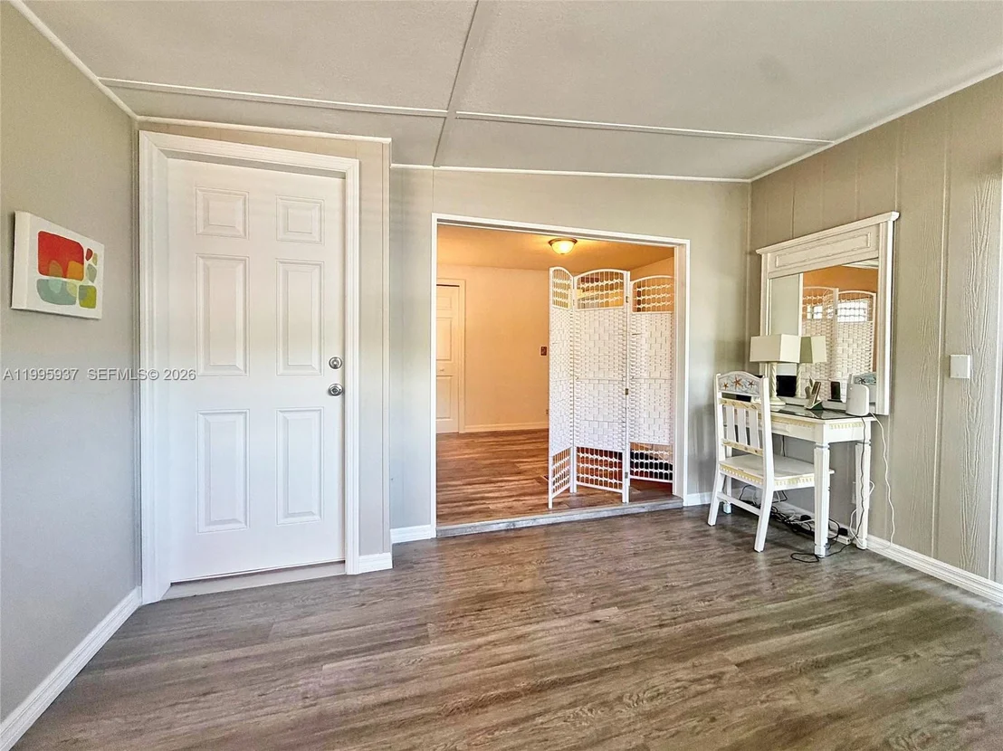 Photo of 812 S Silver Cir