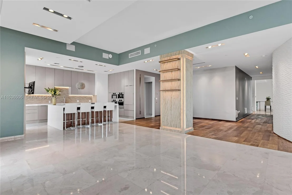 Photo of Unit 1002 at 900 Brickell Key Blvd