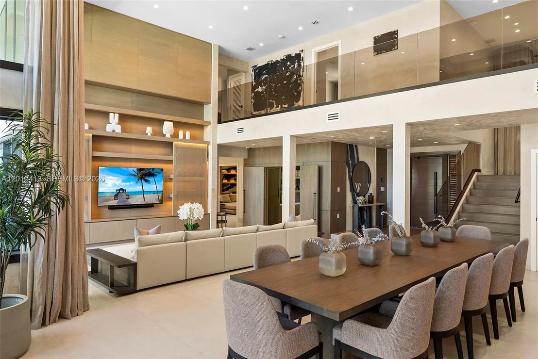Photo of 110 Holiday Dr